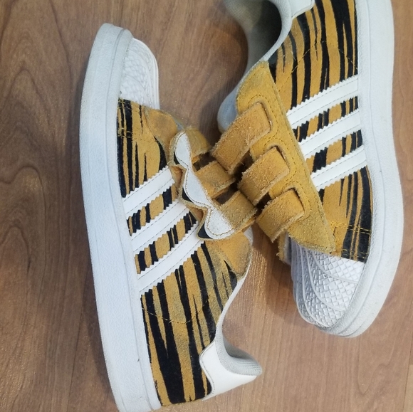 adidas tiger stripe